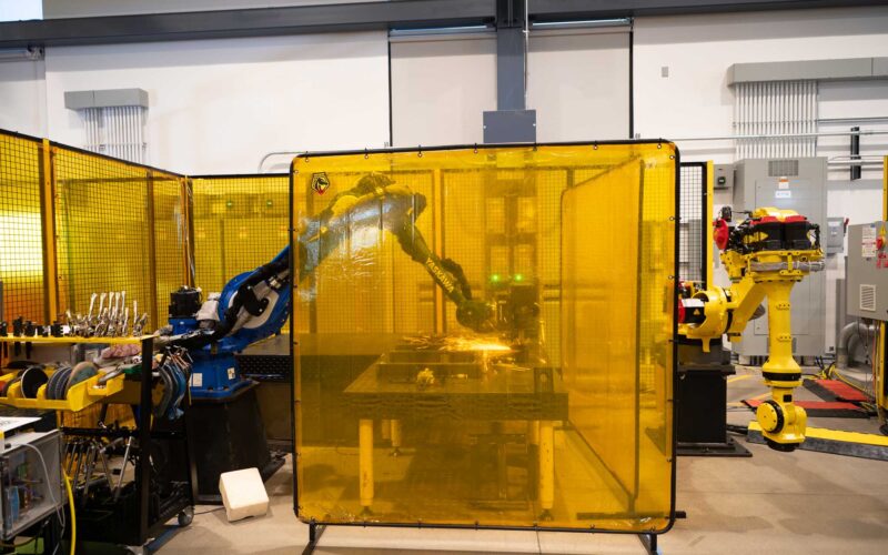 An industrial robot completes a grinding manufacturing task